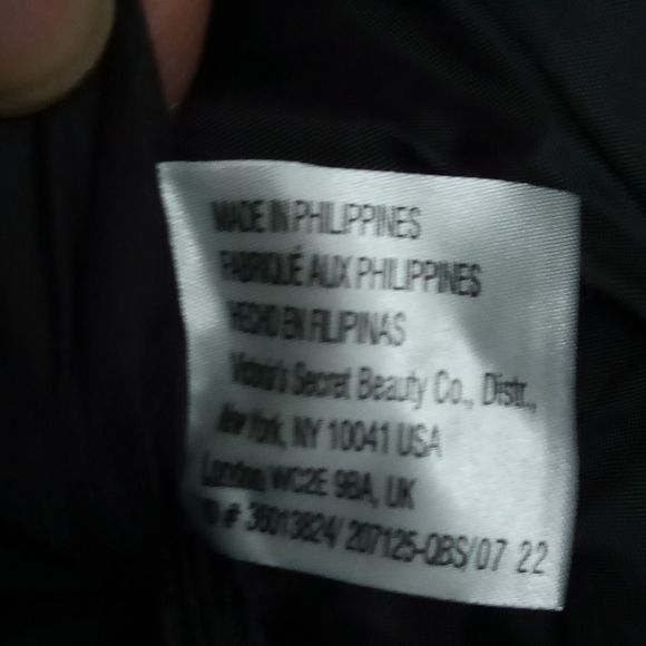 NWT Victoria's Secret VS Red Plaid Print Tote with Faur Fur Edging - Picture 9 of 10